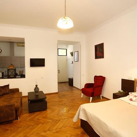 Old - Gold Gala Apartamento Tiflis Exterior foto