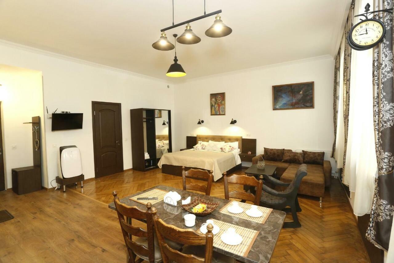 Old - Gold Gala Apartamento Tiflis Exterior foto
