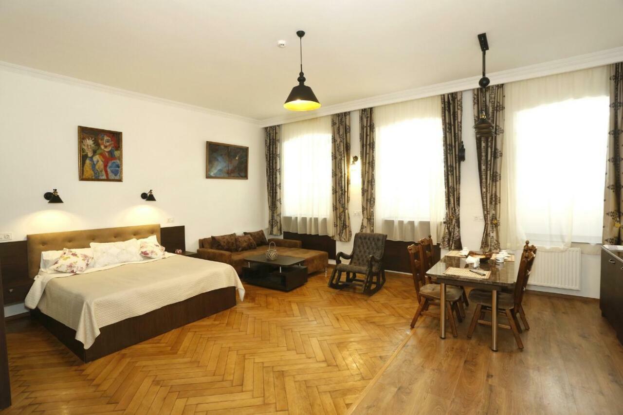 Old - Gold Gala Apartamento Tiflis Exterior foto